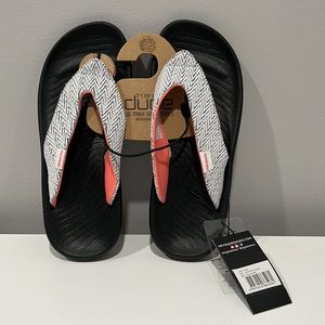 Women’s HEYDUDE Meg Flip Flop Sandals 9 - NWT